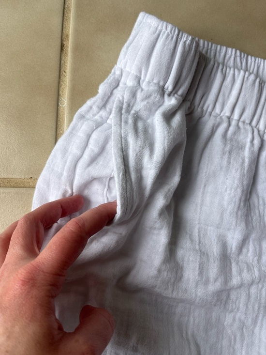 Old Navy White 100% Cotton Women's Elastic Waist Casual Shorts - Picture 4 of 8